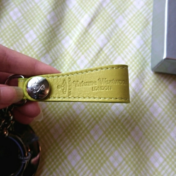 NWT Vivienne Westwood Endangered Species Keychain - Picture 6 of 6